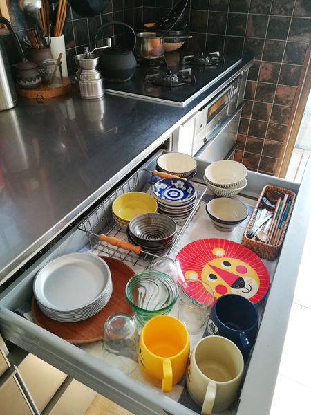 子どもが使う食器類は取りやすい場所に