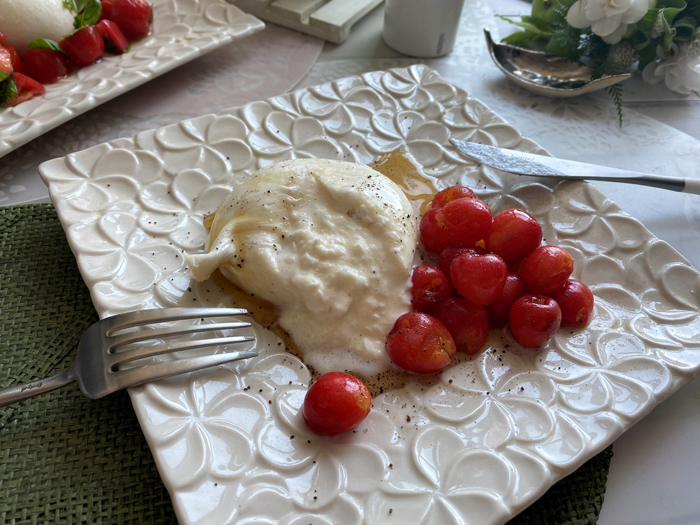 方 ブッラータ 食べ
